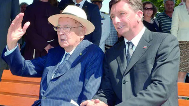 Italian President Giorgio Napolitano meets Slovenian President Borut Pahor in Nova Gorica inaugurating the 'Peace's Bench', 7 July 2014. ANSA/ANTONIO DI GENNARO/UFFICIO STAMPA QUIRINALE ++ NO SALES, EDITORIAL USE ONLY ++