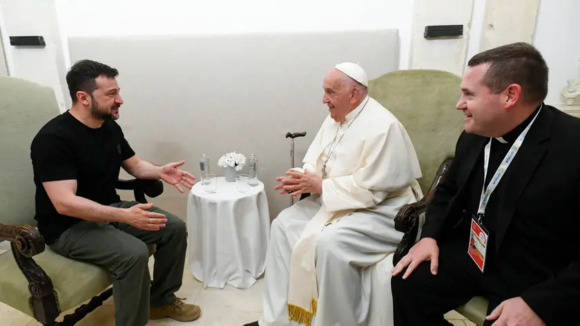 epa11409507 A handout photo made available by the Vatican Media shows Pope Francis (C) talking to Ukrainian President Volodymyr Zelensky (L) during a bilateral meeting on the second day of the G7 summit, in Borgo Egnazia, southern Italy, 14 June 2024. The 50th G7 summit brings together the Group of Seven member states leaders in Borgo Egnazia resort in southern Italy from 13 to 15 June 2024. Pope Francis is the first Pope to participate in a G7 Summit. EPA/VATICAN MEDIA HANDOUT HANDOUT EDITORIAL USE ONLY/NO SALES HANDOUT EDITORIAL USE ONLY/NO SALES