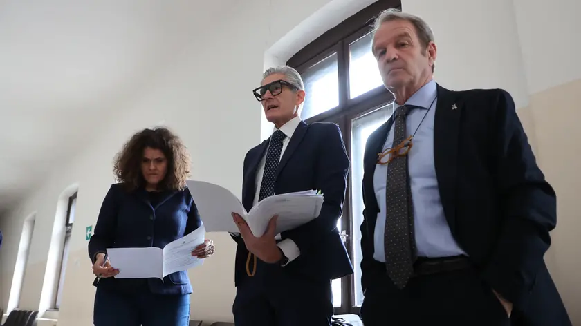 Gli avvocati in tribunale a Trieste: l'udienza sul caso Unabomber è stata rinviata al prossimo 14 ottobre
