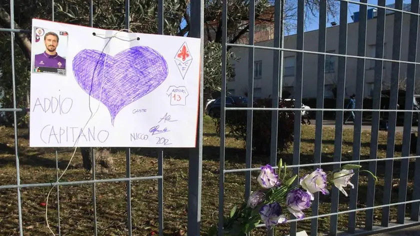Flowers and banners in memory of Fiorentina's deceased captain Davide Astori outside the hotel where he dead in Udine, Italy, 04 March 2018. The 31-year-old Fiorentina player Astori was found dead in a hotel room ahead of his team's Italian Serie A match against Udinese..ANSA/STEFANO LANCIA
