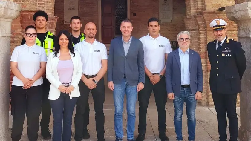 Gli steward urbani con l’assessore Ceolin, il sindaco Ciriani, il deputato Loperfido e il comandante Zorzetto