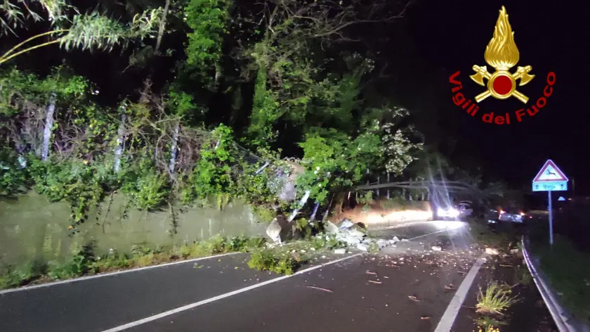 Frana sulla strada statale 523 a Castiglione Chiavarese ++NPK++