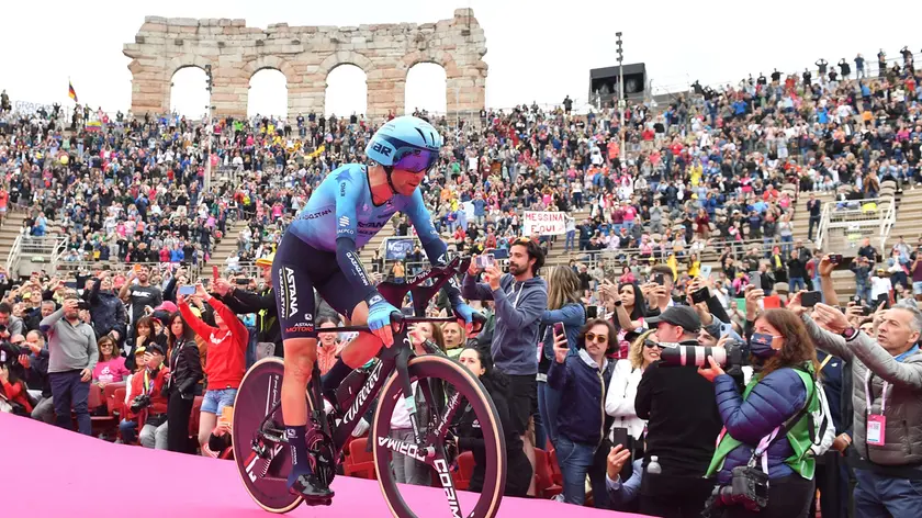 Cycling - Giro d'Italia - Stage 21 - Verona , Italy - May 29, 2022 Astana Qazaqstan Team's Vincenzo Nibali after his time trial REUTERS/Jennifer Lorenzini