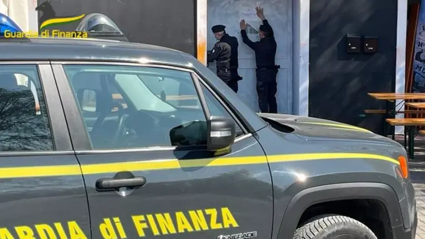 I finanzieri della Compagnia di Cividale mettono i sigilli al locale