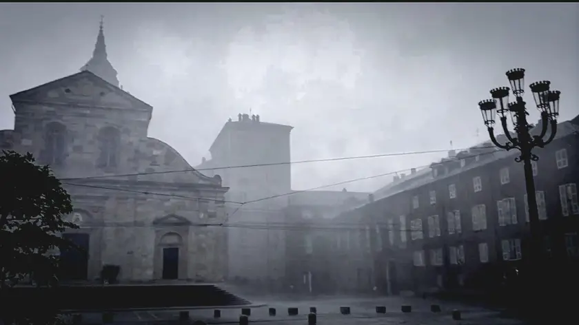 Nuova forte grandinata su Torino, dopo quella dei giorni scorsi, 07 agosto 2024. A partire dalla zona Ovest della città il cielo è diventato velocemente nuvoloso e scuro e i temporali sparsi sono diventati in pochi minuti grandine. In difficoltà pedoni e auto, tutti in cerca di ripari, mentre per le strade si incontrano pattuglie di vigili che verificano la viabilità. ANSA/TINO ROMANO