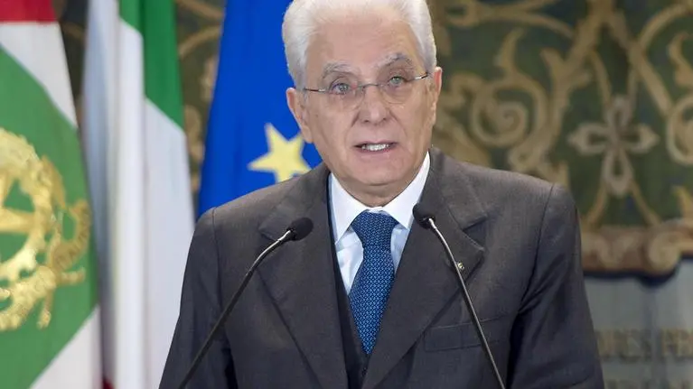 Il Presidente della Repubblica Sergio Mattarella in occasione dell'incontro con gli esponenti delle Associazioni Combattentistiche e d'Arma nella ricorrenza del 71?? anniversario della Liberazione, 21 aprile 2016..ANSA/ UFFICIO STAMPA PRESIDENZA REPUBBLICA.++HO - NO SALES EDITORIAL USE ONLY++