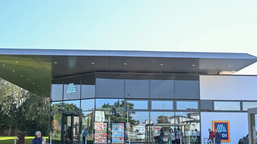 Il supermercato Aldi di Manzano (foto Petrussi)