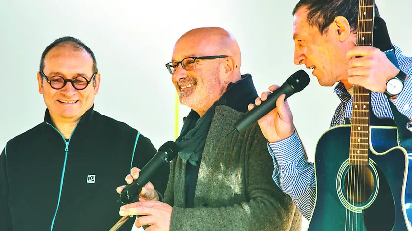 Da sinistra, Massimo Frizzi assieme a Sandro Comini ed Enrico Tonazzi: il trio musicale Frizzi Comini Tonazzi