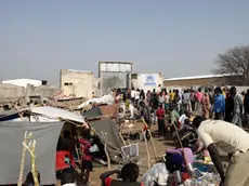 epa10629557 South Sudanese returnees who fled the violence in Sudan, stay at the transit area set up by the UNHCR in the Upper Nile State town of Renk, South Sudan, 15 May 2023. According to the United Nations, some 200,000 people have fled the conflict in Sudan between 15 April and 12 May 2023. Around 40.000 are in South Sudan, and about two million people were internally displaced. Leaving behind them the armed conflict between the Sudanese military and the RSF (Rapid Support Forces) militia which started one month ago today, most of the refugees in South Sudan are South Sudanese returnees, part of the some 800,000 who had previously fled the war in South Sudan and who are now returning to a country which is barely out of conflict itself, with tensions still remaining in many areas. EPA/AMEL PAIN