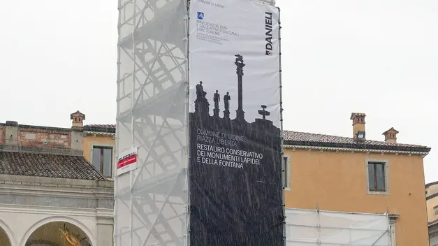 Udine 4 Maggio 2017. Restauro Leone Piazza Libertà. © Foto Petrussi