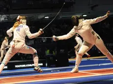 epa03817057 Anna Sivkova (L) of Russia wins against Mara Navarria of Italy in the quarterfinal of womens individual epee competition of World Fencing Championships in Budapest, Hungary, 08 August 2013 EPA/IMRE FOLDI HUNGARY OUT