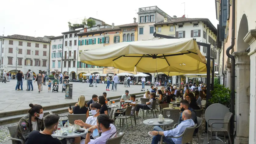 Udine 23 maggio 2020 Movida, gente e controlli in centro ©Foto Petrussi