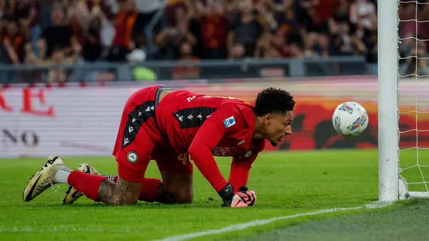 Udinese's goalkeeper Okoye Maduka in action during the Italian Serie A soccer match between AS Roma vs Udinese Calcio at the Olimpico stadium in Rome, Italy, 22 September 2024. ANSA/GIUSEPPE LAMI