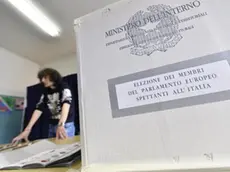 Un'urna elettorale in un seggio fotografato in occasione del voto per le elezioni europee, Milano, 26 Maggio 2019. ANSA/FLAVIO LO SCALZO