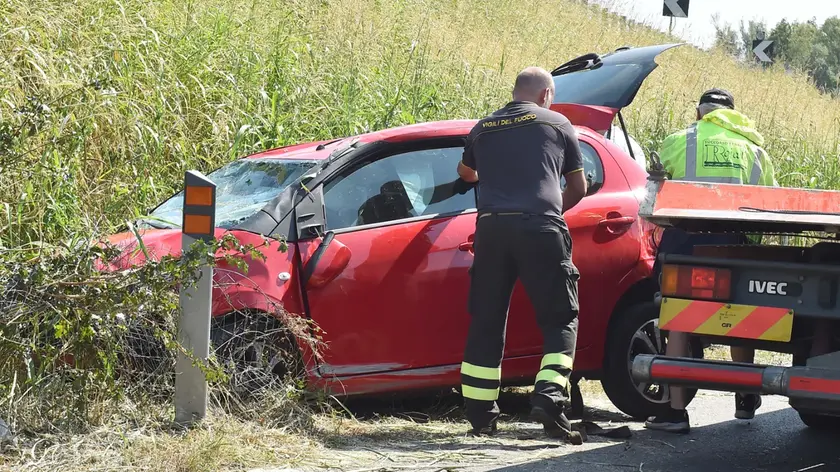 L'auto coinvolta nell'incidente in tangenziale (Foto Petrussi)