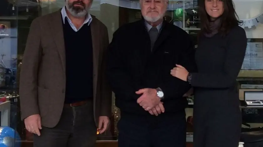 Luciano Conti tra il figlio Emilio e la nipote Giorgia