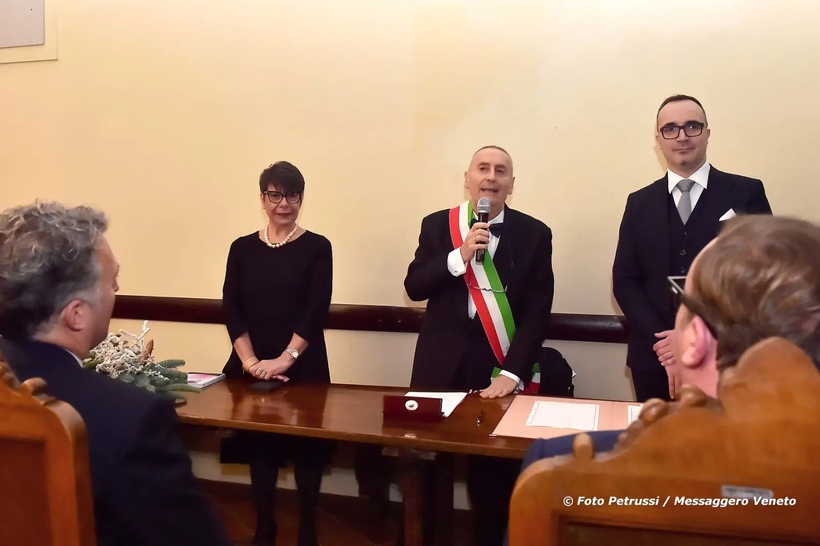 Dopo otto anni assieme e trent'anni di amicizia, Tommaso Cerno e Stefano Balloch si sono sposati. L'unione civile tra l'ex parlamentare dem e direttore del quotidiano L'Identità e l'ex sindaco di Cividale è stata celebrata oggi, mercoledì 28 dicembre, nel monastero sconsacrato di Santa Maria in Valle alla presenza dei familiari e degli amici degli sposi. (Foto Petrussi)