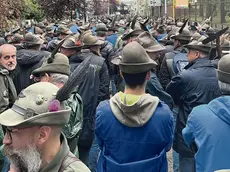 L’attesa, prima della partenza, delle sezioni di Udine. L’appuntamento era in via di Toppo, quasi tutti si sono presentati con tre ore di anticipo