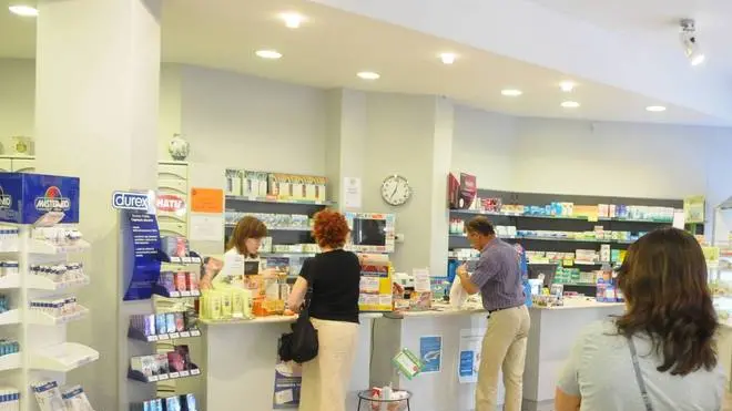 Bumbaca Gorizia 08.07.2008 Farmacia S. Andrea,prenotazioni on line- Foto di Pierluigi Bumbaca