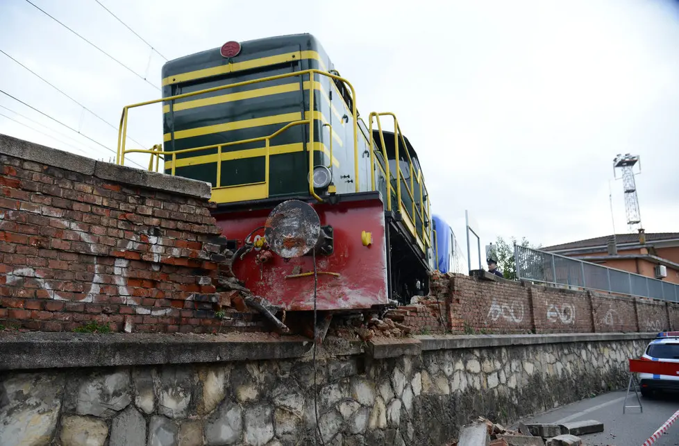 Udine 07 Marzo 2016 deragliamento locomotore via cernaia Petrussi Foto Turco Massimo