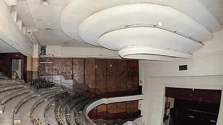 La sala dell’ex cinema Odeon dell’architetto Ettore Gilberti (foto Petrussi)