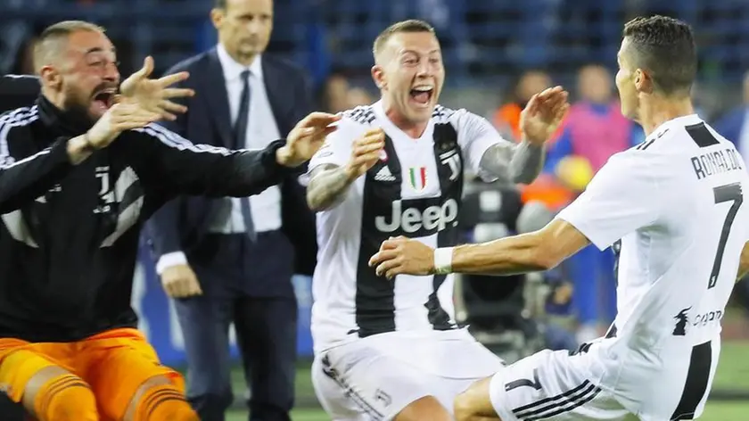 Juventus' forward Cristiano Ronaldo (R) celebrates with teammate after scored 1-2 against Empoli during a serie A football match between Empoli and Juventus at Carlo Castellani stadium in Empoli on 27 October 2018. ANSA/FABIO MUZZI