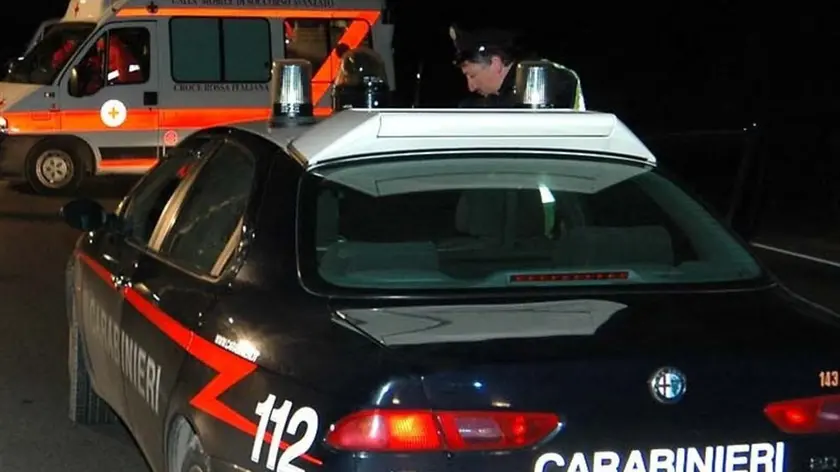 ANTEPRIMA Udine 15-01-2005 ore 05.00.INCIDENTE STRADALE.Tre ragazzi feriti dopo l'uscita di strada con la Fiat Tipo all'altezza di Basiliano forse un colpo di sonno , grazie alle cinture non gravi conseguenze.