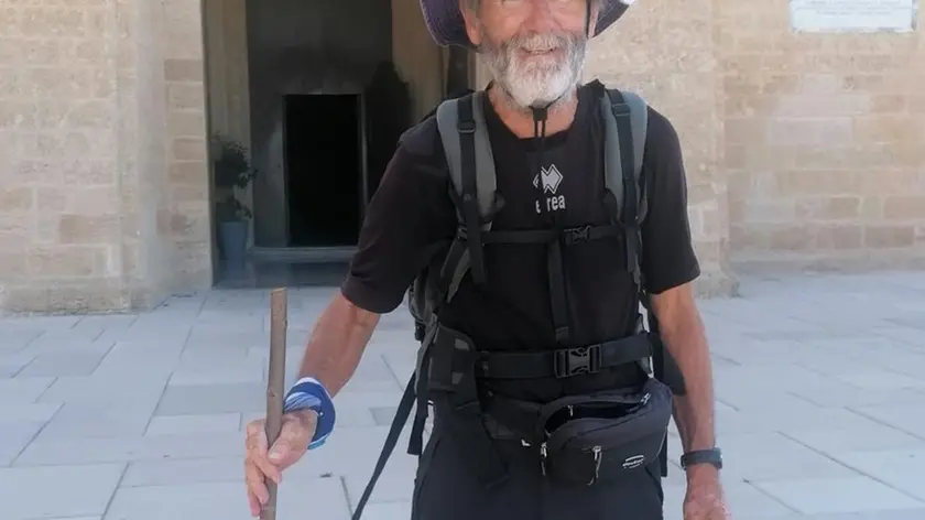 Paolino Giacomini durante il cammino sulla via Francigena