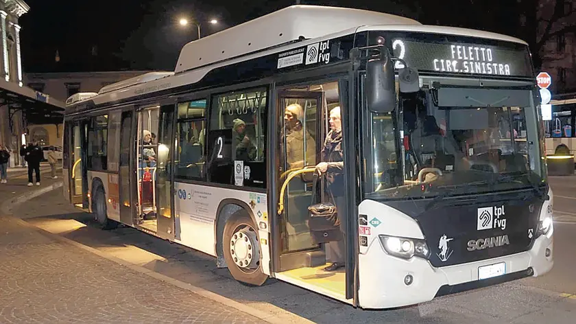 Udine 28 Gennaio 2024. Autobus N 2 in notturna. © Foto Petrussi