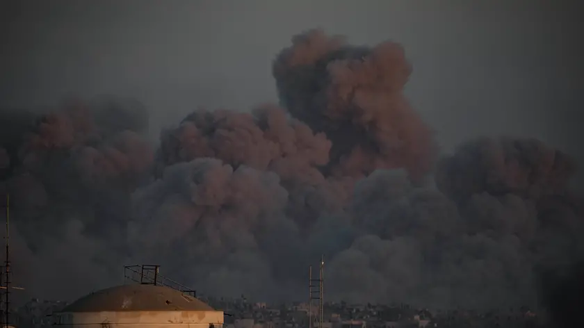 epa11083493 Smoke rises following Israeli air strikes in Khan Yunis, southern Gaza Strip, 16 January 2024. More than 24,000 Palestinians and at least 1,300 Israelis have been killed, according to the Palestinian Health Ministry and the Israel Defense Forces (IDF), since Hamas militants launched an attack against Israel from the Gaza Strip on 07 October, and the Israeli operations in Gaza and the West Bank which followed it. EPA/HAITHAM IMAD
