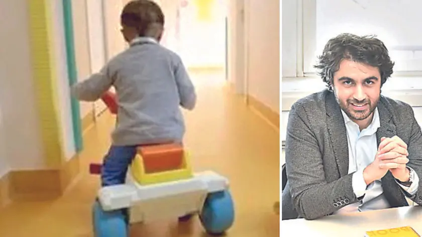 Un bambino gioca in un asilo (foto d'archivio) e l'assessore all’istruzione Federico Pirone