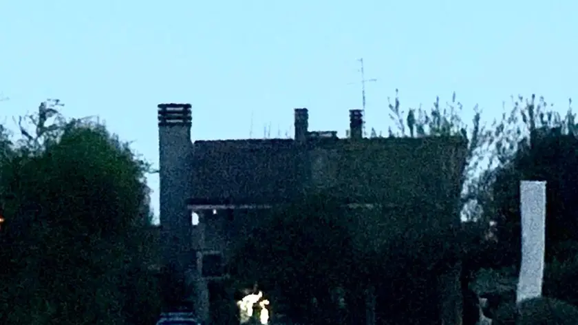 La casa nella quale è stato trovato morto il 67enne (Foto Ambrosio/Petrussi)