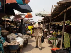 epa11235925 Vendors sell their produce at Gbagi market in Ibadan Oyo State, Nigeria, 21 March 2024 (issued 22 March 2024). Figures from the National Bureau of Statistics (NBS) show that Nigeria's headline inflation has moved to 31.70 percent in February, a hike of a 1.80 per cent increase from what was recorded in January. Food inflation is the most affected with a 13.57 per cent increase when compared to the rate recorded in February 2023 according to the NBS. EPA/EMMANUEL ADEGBOYE