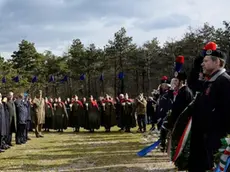 Roberto Cosolini (Sindaco Trieste), Debora Serracchiani (Presidente Regione Friuli Venezia Giulia), Annapaola Porzio (Prefetto Trieste), Maria Teresa Bassa poropat (Presidente Provincia Trieste) e Alessandro Guarisco (Comandante regionale Esercito) alla cerimonia solenne per celebrare il Giorno del Ricordo - Monumento nazionale della Foiba di Basovizza (TS) 10/02/2016