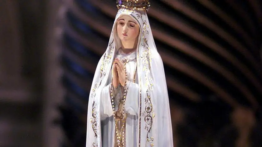 20001007 - CITTA' DEL VATICANO - CRO - FATIMA: MORTA SUOR LUCIA, ULTIMA TESTIMONE - Una foto di archivio- (ottobre 2000) della statua della Madonna di Fatima esposta nella Basilica di San Pietro . LUCIANO DEL CASTILLO/ANSA/ archivio /JI