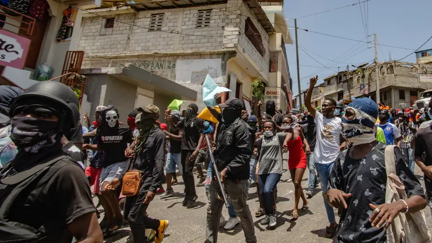 epa11406859 Hundred of demonstrators, including citizens and police members of the Solino district, march in the streets demanding justice for the three killed police officers on 09 June, by gangs lead led by Jimmy Cherizier, a.k.a Barbecue, in Port-Au-Prince, Haiti, 12 June 2024. Haiti's new prime minister Conille on 10 June condemned the gang killings of three police officers on patrol in a part of the capital controlled by gang leader Jimmy 'Barbecue' Cherizier. EPA/Mentor David Lorens