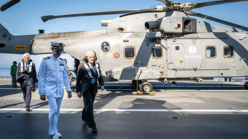 Il capitano di vascello friulano Milos Argenton con il presidente della Repubblica Sergio Mattarella