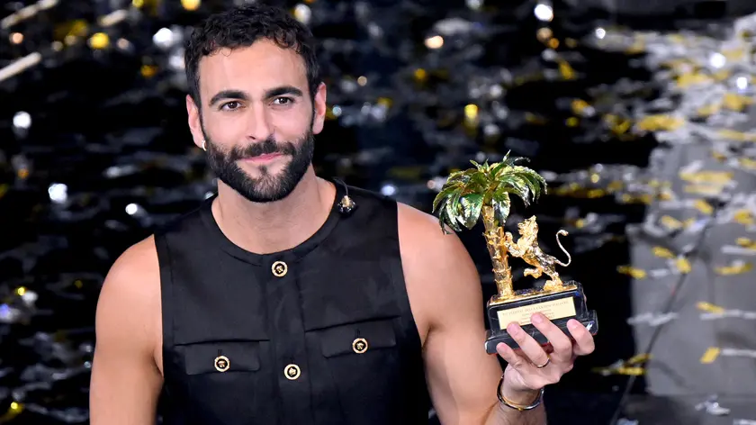 Italian singers Marco Mengoni poses with the prize after winning the the 73rd Sanremo Italian Song Festival, in Sanremo, Italy, 11 February 2023. The music festival will run from 07 to 11 February 2023. ANSA/ETTORE FERRARI