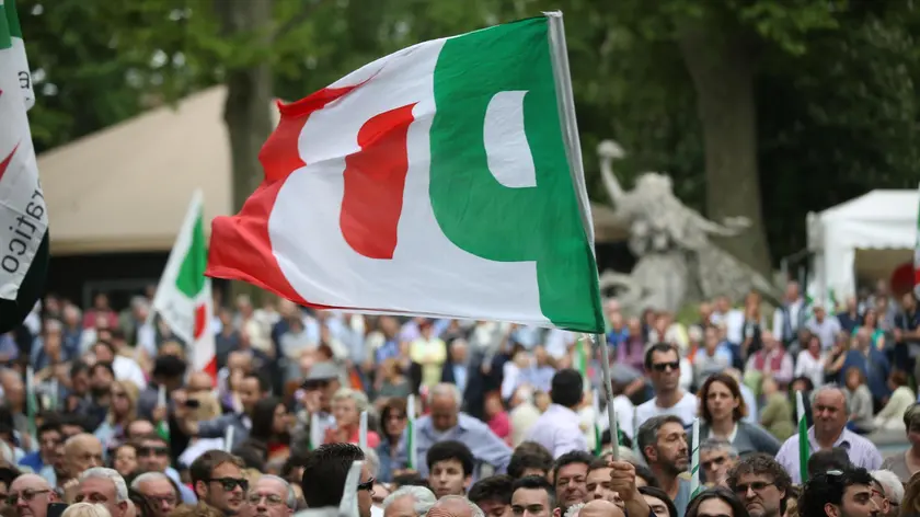 Il premier Matteo Renzi a Bologna alla chiusura della Festa nazionale dell'Unità edizione speciale per i 70 anni dalla fondazione al parco della Montagnola. Bologna, 3 maggio 2015.