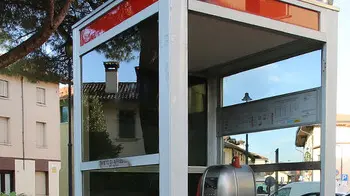 Basaldella 20 Aprile 2017 Cabina telefonica © Petrussi/Bressanutti