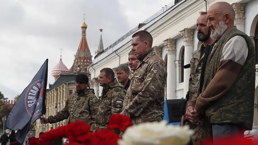 epa10894052 Men in military uniform pay tribute to PMC Wagner Group's late chief Yevgeny Prigozhin at an informal memorial on the 40th day since his death, near the Kremlin in Moscow, Russia, 01 October 2023. Russian authorities on 27 August 2023 confirmed that Prigozhin died along with nine others in the crash of an aircraft in the Tver region of Russia on 23 August 2023. He was buried on 29 August near his father's grave at the Porokhov cemetery on the outskirts of St. Petersburg. EPA/MAXIM SHIPENKOV