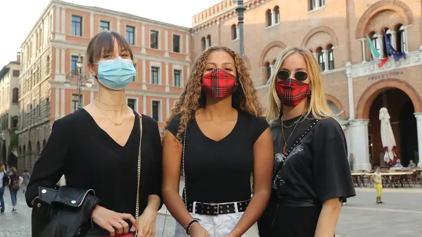 BORIN . AG.FOTOFILM . TREVISO . CORONAVIRUS, FASE 2 LO SPRIZ IN CITTA'