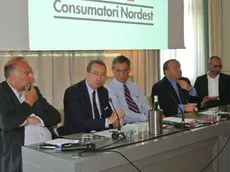 Roberto Cosolini (Sindaco Trieste), Sergio Bolzonello (Vicepresidente Regione FVG e assessore Attività produttive e Cooperazione), Paolo Cattabiani, Dino Bomben e Edwin Ferrari (Presidente, vicepresidente e direttore Marketing e Comunicazione Coop Consumatori Nordest) alla conferenza stampa in cui si annuncia la riapertura (1° luglio 2015) di 11 punti vendita (ex Cooperative Operaie) da parte di Coop Consumatori Nordest - Trieste 25/06/2015