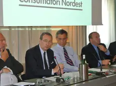 Roberto Cosolini (Sindaco Trieste), Sergio Bolzonello (Vicepresidente Regione FVG e assessore Attività produttive e Cooperazione), Paolo Cattabiani, Dino Bomben e Edwin Ferrari (Presidente, vicepresidente e direttore Marketing e Comunicazione Coop Consumatori Nordest) alla conferenza stampa in cui si annuncia la riapertura (1° luglio 2015) di 11 punti vendita (ex Cooperative Operaie) da parte di Coop Consumatori Nordest - Trieste 25/06/2015