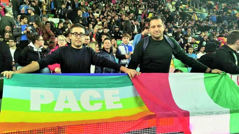 La bandiera della Pace ha fatto capolino allo Stadio Friuli foto petrussi