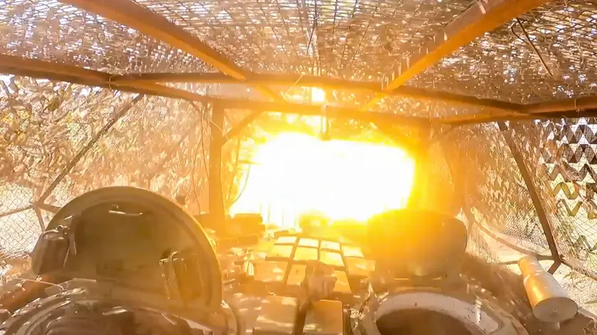 epa11548714 A handout still image taken from handout video provided on 14 August 2024 by the Russian Defence Ministry press-service shows Russian serviceman fires Russian Giatsint-S self-propelled gun towards Ukrainian positions at an undisclosed location. Acting Governor of the Kursk Region Alexey Smirnov has stated that the situation in the region remains challenging, with the Ukrainian Armed Forces currently in control of 28 settlements, home to approximately 2,000 people. According to Smirnov, approximately 121,000 individuals have been evacuated from the Kursk region thus far. On August 14, Governor of Belgorod Vyacheslav Gladkov announced a state of emergency in response to Ukrainian drone attacks and shelling, marking the second week of Ukraine's incursion into Russian territory. EPA/RUSSIAN DEFENCE MINISTRY PRESS SERVICE /HANDOUT HANDOUT EDITORIAL USE ONLY/NO SALES