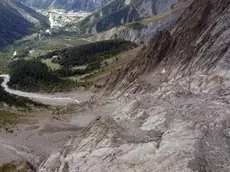 L'allarme per lo scioglimento del Planpincieux, il ghiacciaio del versante italiano del Monte Bianco è arrivato sul Times of India: il quotidiano indiano, uno dei principali in lingua inglese, scrive oggi dell'appello lanciato dal sindaco di Courmayer, Moreno Vignolini. Il quotidiano ricorda come il fenomeno che si sta verificando in Val d'Aosta non sia altro che un'ulteriore manifestazione dei guai causati dal cambiamento climatico e dall'innalzamento delle temperature in tutto il pianeta. ANSA/UFFICIO STAMPA REGIONE VAL D'AOSTA ++ NO SALES, EDITORIAL USE ONLY ++