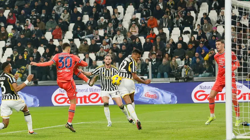 Il difensore Lautaro Giannetti firma al 25' del primo tempo il gol che decide la gara di Torino (foto Petrussi)