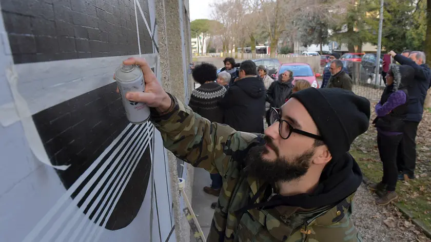 Udine 30 Dicembre 2017. Installazione e copertura scritte Sede Arci. © Foto Petrussi