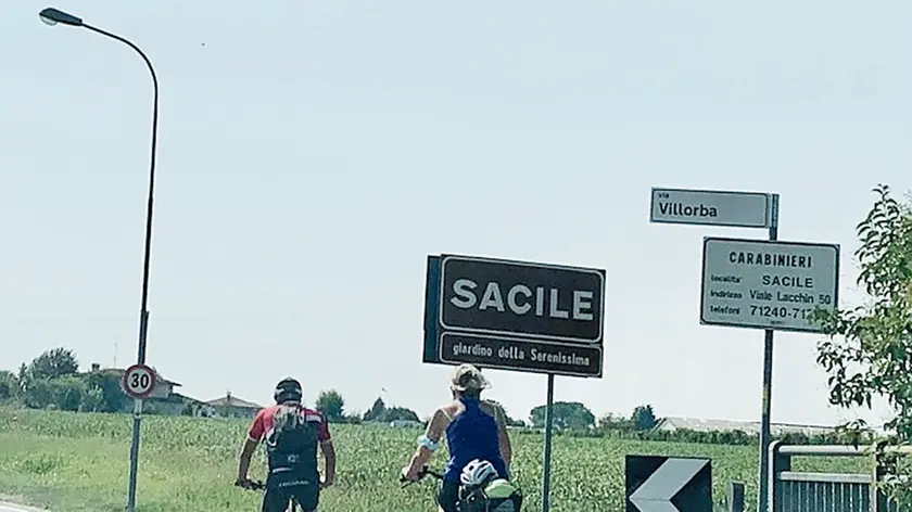 Un tratto di strada sul quale dovrebbe sorgere la ciclabile